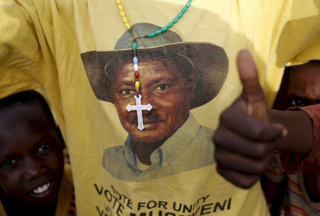 הזמן נגמר? נשנה את החוקה. תומכי יוורי מוסבני, נשיא אוגנדה (צילום: רויטרס) (צילום: רויטרס) (צילום: רויטרס)