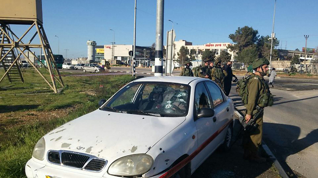 Terrorist's car at the Gush Etzion junction (Photo: Fire Department)