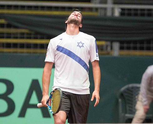 ישראל ממשיכה להסתבך. אמיר וינטרוב מאוכזב (צילום: ניר קידר, איגוד הטניס) (צילום: ניר קידר, איגוד הטניס)