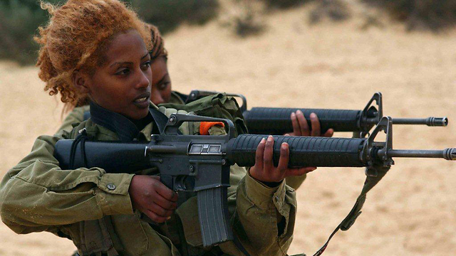 Fighters training, 2000 (Photo: IDF Spokesman, courtesy of the IDF Archive)