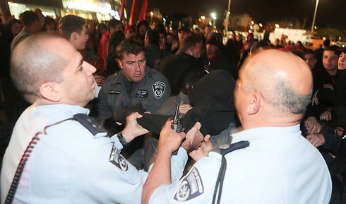 המשטרה 'עוזרת' לרוב לאירועים לצאת משליטה  (צילום: ראובן שוורץ) (צילום: ראובן שוורץ)
