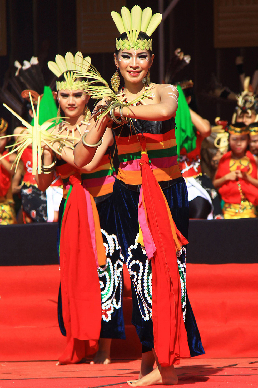 בפלנגקראייה שבאינדונזיה קיבלו את פני ליקוי החמה במחול ובריקודים (צילום: AFP) (צילום: AFP)