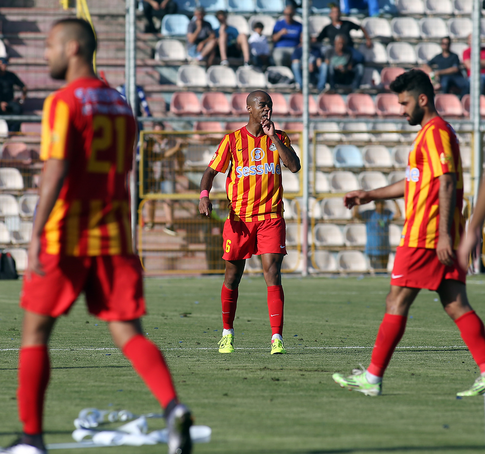רחוקים שלושה-ארבעה ניצחונות מליגת העל. שחקני אשדוד (צילום: עוז מועלם) (צילום: עוז מועלם)
