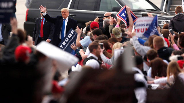 טראמפ בעצרת באוהיו. מי שינצח השבוע בפלורידה ייקח את כל הצירים שלה כולם (צילום: AP) (צילום: AP)