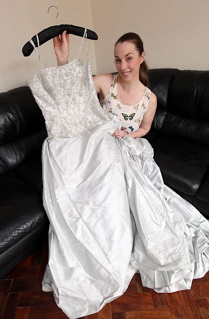 גם היא הוצעה למכירה. שמלת החתונה היוקרתית (צילום: צילום מסך) (צילום: צילום מסך)