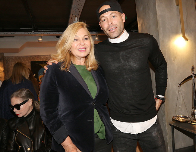 נו אימא, את מרוצה מהבחירה? דין שטרן ואימו רונית (צילום: ענת מוסברג)