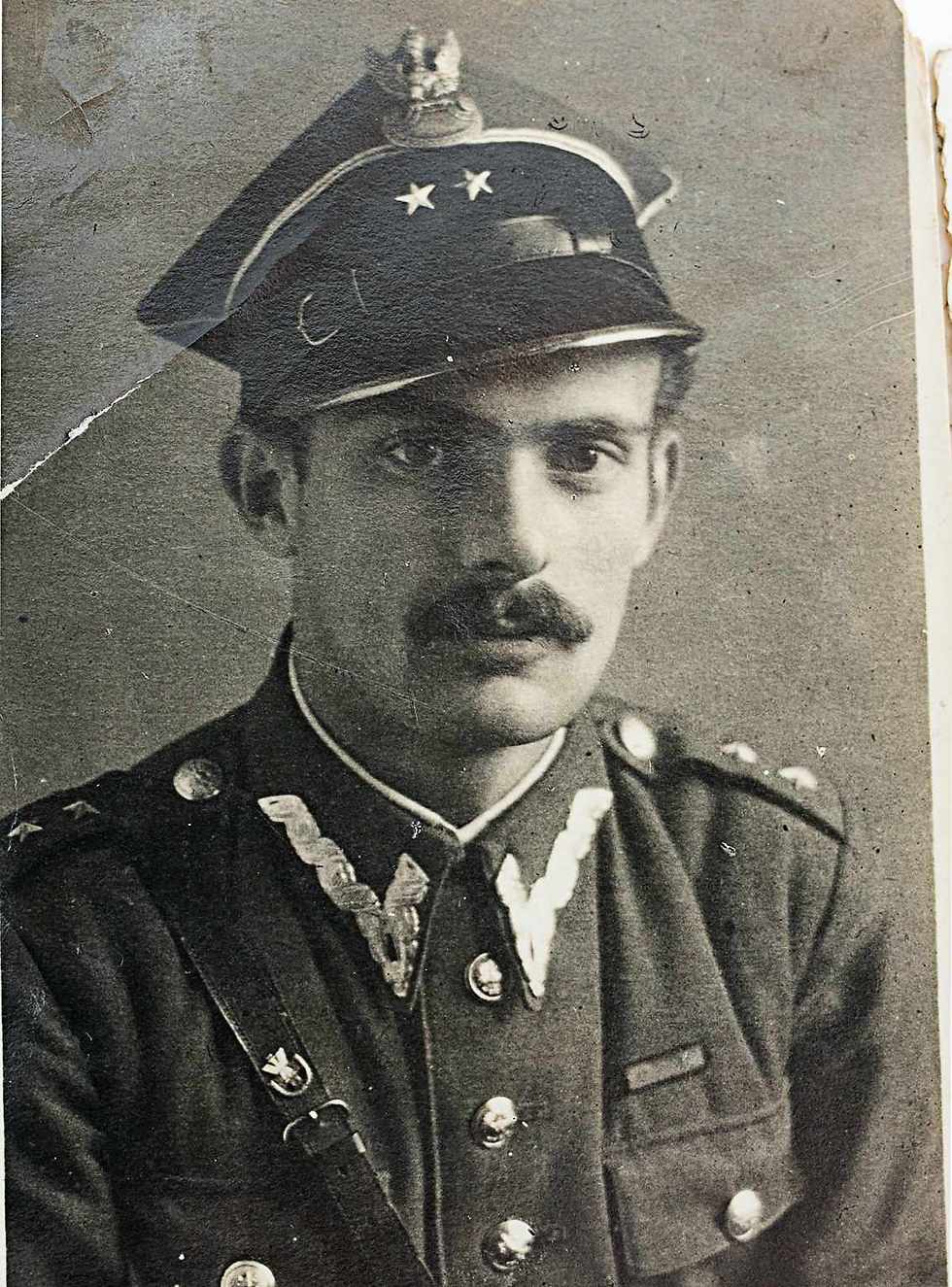 The young Samuel Willenberg as an officer in the Polish army.