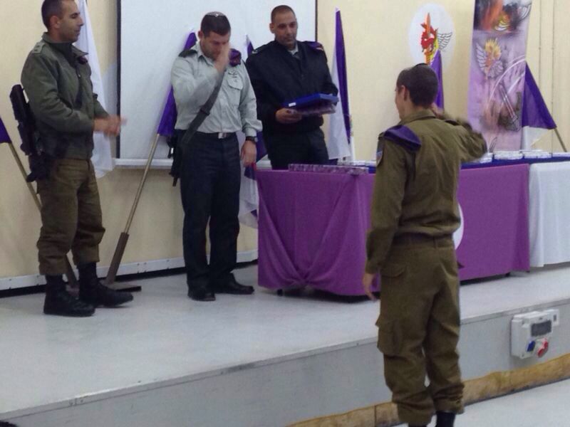 Hadar Goldin receiving Outstanding Divisional Officer Award from Givati Brigade Commander Col. Ofer Winter