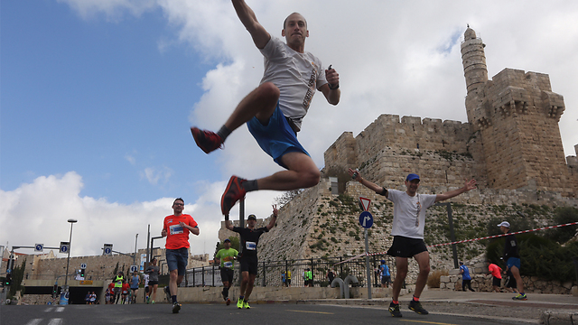 מרתון ירושלים הבוקר  (צילום: גיל יוחנן) (צילום: גיל יוחנן)