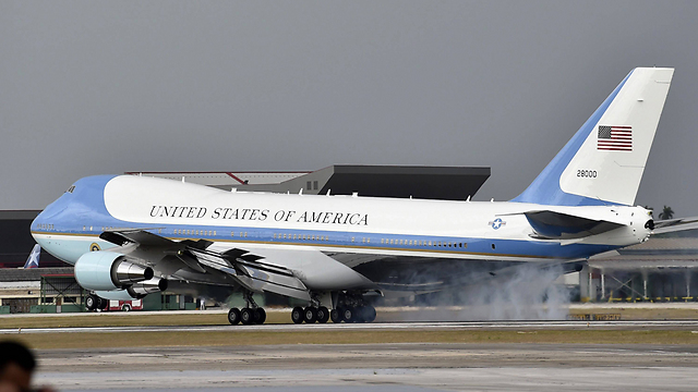 מטוסו של נשיא ארה"ב נוחת בהוואנה (צילום: AFP) (צילום: AFP)