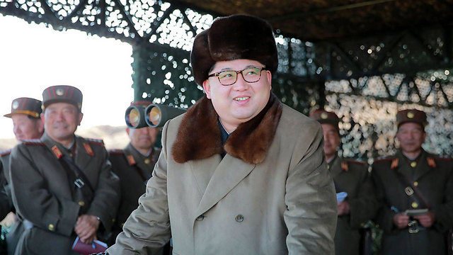 שליט צפון קוריאה קים ג'ונג און (צילום: AFP / KCNA) (צילום: AFP / KCNA)