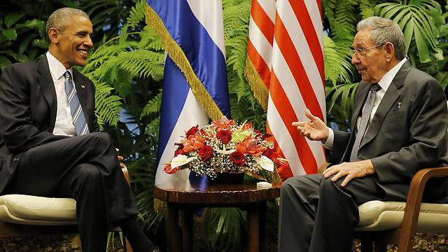 Castro and Obama meet in Havana (Photo: Reuters)