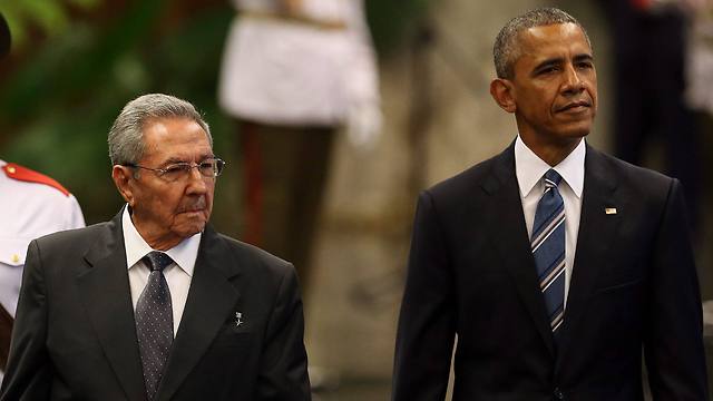 Castro and Obama meet in Havana (Photo: EPA)