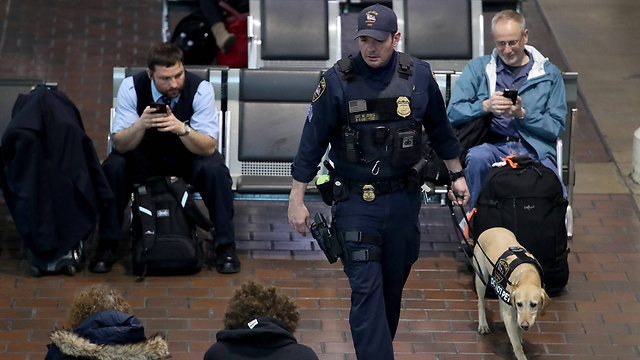 סריקות בתחנת הרכבת בוושינגטון (צילום: AFP) (צילום: AFP)