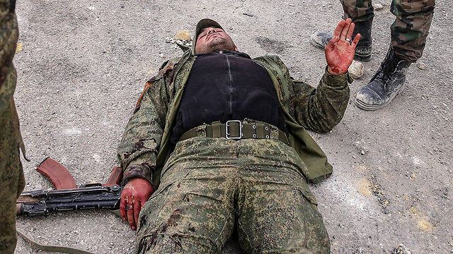 חייל סורי פצוע (צילם: MCT) (צילם: MCT)