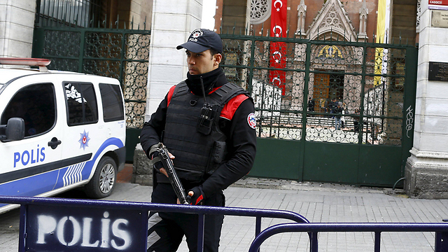Turkish police officer (Photo: Reuters)