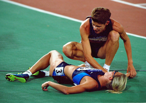 מזייפת את הנפילה באולימפיאדת סידני (צילום: Gettyimages)