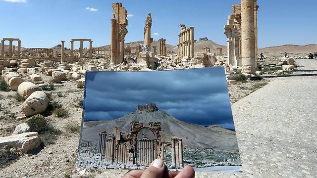 לפני ואחרי. ההריסות שהשאיר דאעש בתדמור, סוריה (צילום: AFP) (צילום: AFP)