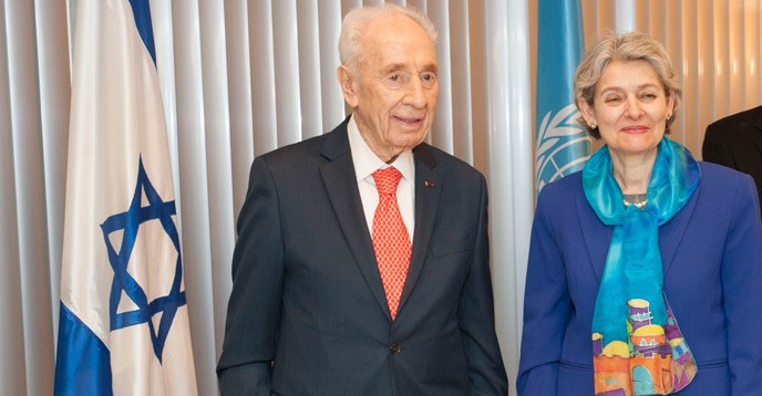 Shimon Peres with UNESCO Director-General Irina Bokova (Photo: UNESCO)