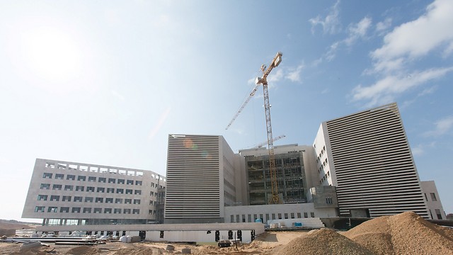 New hospital in Ashdod under construction (Photo: Oded Karni)
