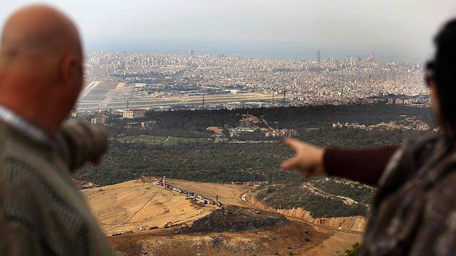 מבט אל מזבלת "א-נאעימה" הסמוכה לביירות (צילום: AFP) (צילום: AFP)