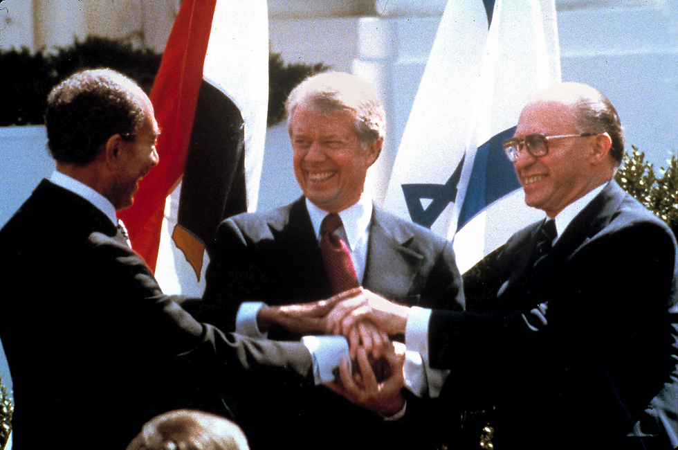 הסכם השלום עם מצרים בקמפ דיוויד. פיסת היסטוריה (צילום: AP) (צילום: AP)