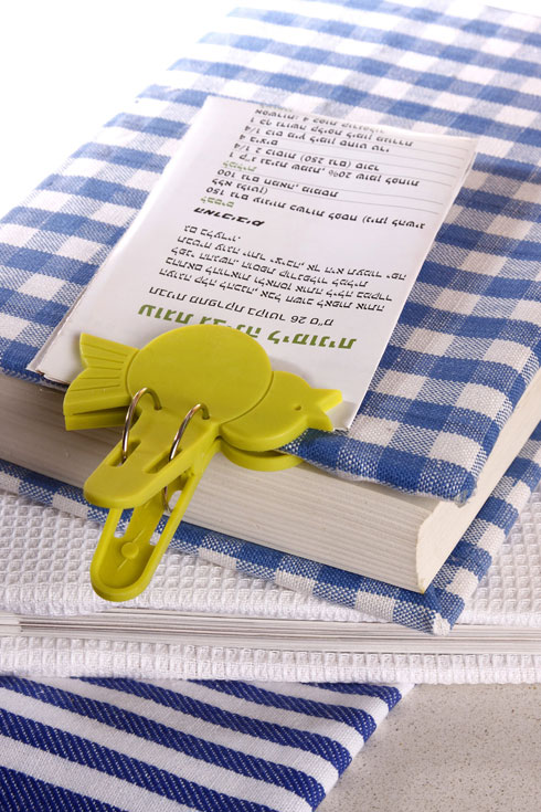 עטיפת מגבת לספר הבישול (צילום: אירית זילברמן)
