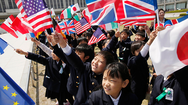 השתתפו בטקס. תלמידים מהירושימה (צילום: AP) (צילום: AP)