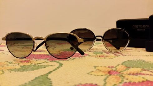 עושות סדר – מכירה מיוחדת מארונותיהם של סלבס. משקפיים שנתרמו על ידי המשקיפה - מאיה ספיר ודפנה לוסטיג