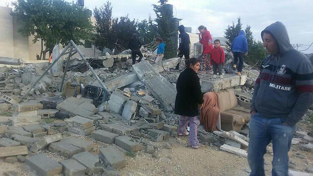 Illegal home torn down in the Arab sector (Photo: Aviv Tatreski, Ir Amim)