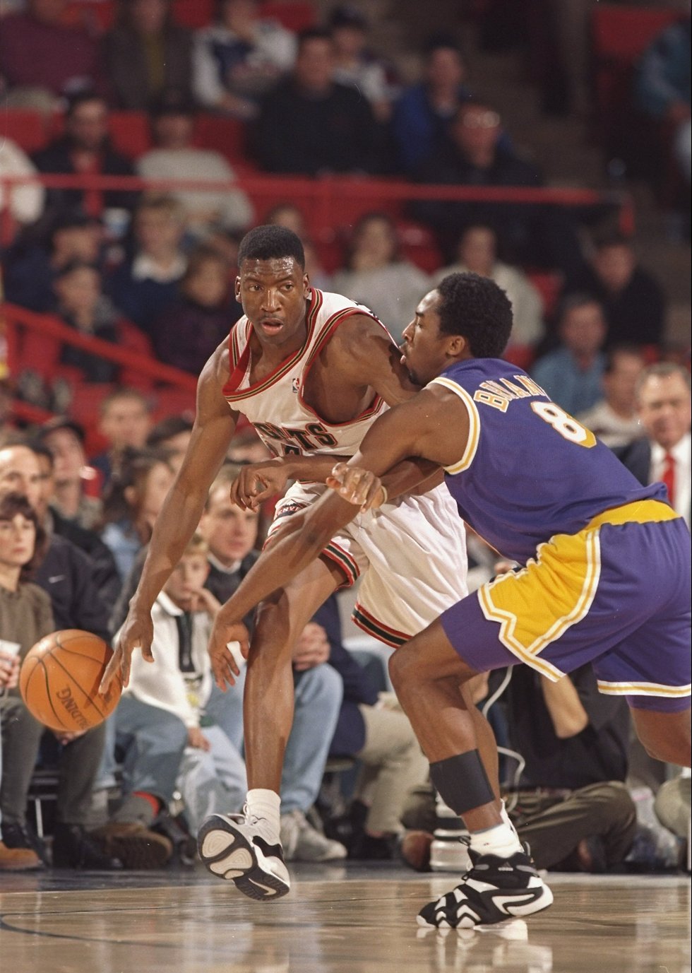 הוא הגיע ל-NBA ישירות מהתיכון ונבחר במקום ה-13 בדראפט 96/97 (צילום: getty images) (צילום: getty images)