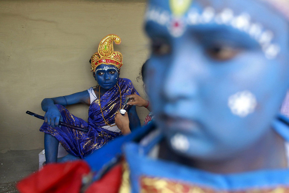 בעיר אגרטלה שבהודו חגגו ההינדים את הפסטיבל הדתי "שיבא גג'אן" (צילום: רויטרס) (צילום: רויטרס)