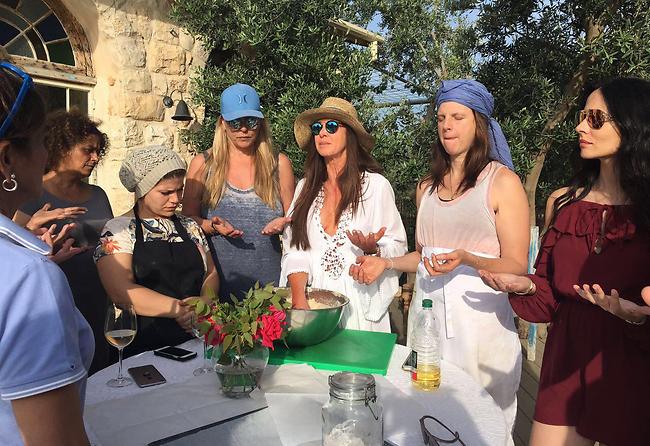 מעגל נשי! (צילום: נשמות טובות) מעגל נשי! (צילום: נשמות טובות)