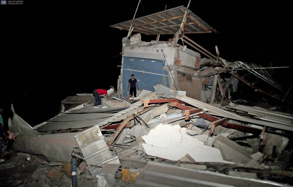 מבנה שקרס בגואיאקיל (צילום: AFP) (צילום: AFP)