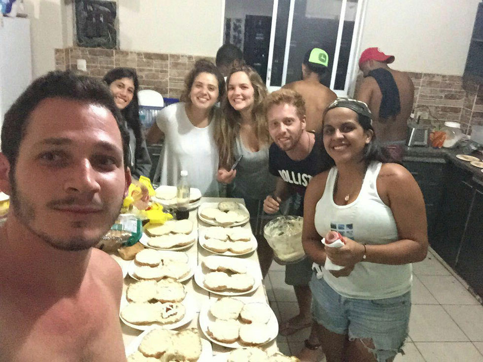 ישראלים באקוודור לאחר רעידת האדמה ()