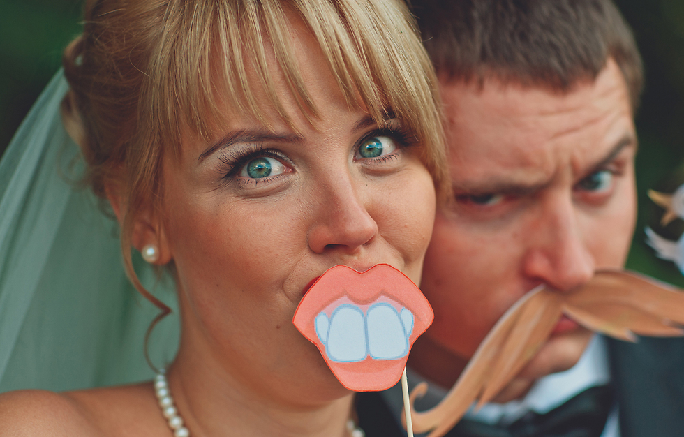 נגיד, הזוג הזה מדגים היטב מה זה טרנד מטומטם (צילום: Shutterstock) (צילום: Shutterstock)