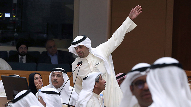 הממשלה תטיל עונשים על השובתים. שר הנפט הכווייתי אנאס אל-סלאח (צילום: AFP) (צילום: AFP)