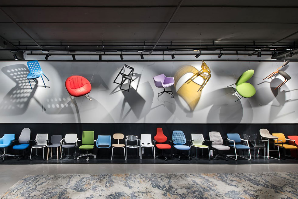 ''כרמל ביזנס'' היא חנות חדשה לרהיטים וחיפויים המיועדים למשרד, שמציגה בין היתר את הכיסאות המעוצבים של הקונצרן האמריקאי הוותיק Knoll