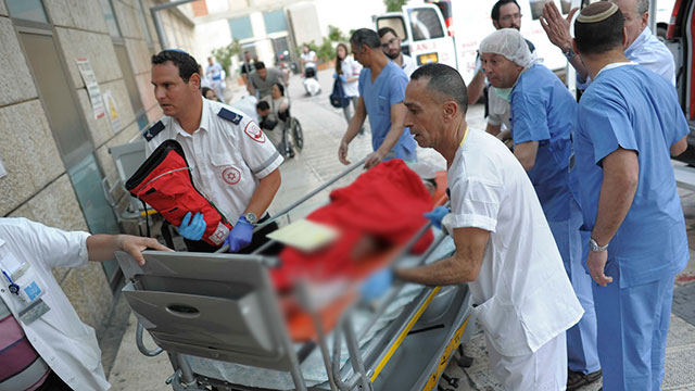 פינוי פצועים להדסה (צילום: יואב דודקביץ') (צילום: יואב דודקביץ')