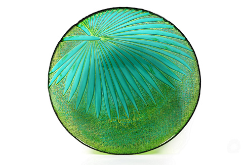 צלת זכוכית ירקרקה עם חריטה של עלה, 80 שקל, פוקס הום (צילום:  אפרת אשל)