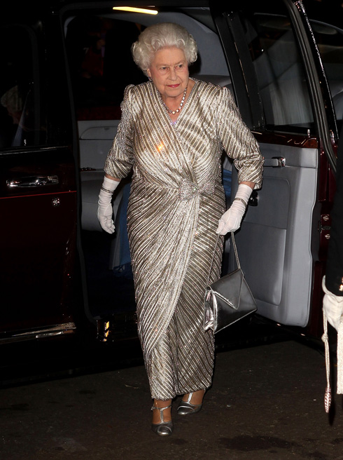 2012. מגיעה למופע באולם רויאל אלברט הול בלונדון בשמלת ערב מפתיעה (צילום: Gettyimages)