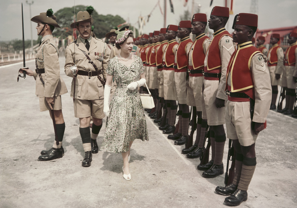 1956: בביקור רשמי בקניה, אז קולוניה בריטית באפריקה, שקיבלה את עצמאותה ב-1963 (צילום: Gettyimages)