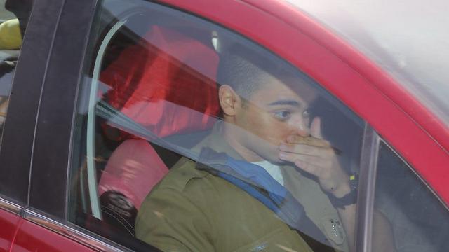 Sgt. Elor Azaria driven home from detention (Photo: Motti Kimchi)