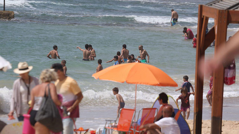 Israelis at the beach in Jaffa. (Photo: Motti Kimchi)
