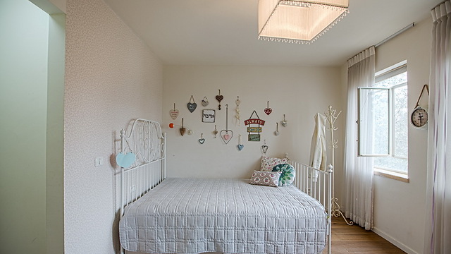 חדר הבת הצעירה (צילום: לירן שמש) (צילום: לירן שמש)