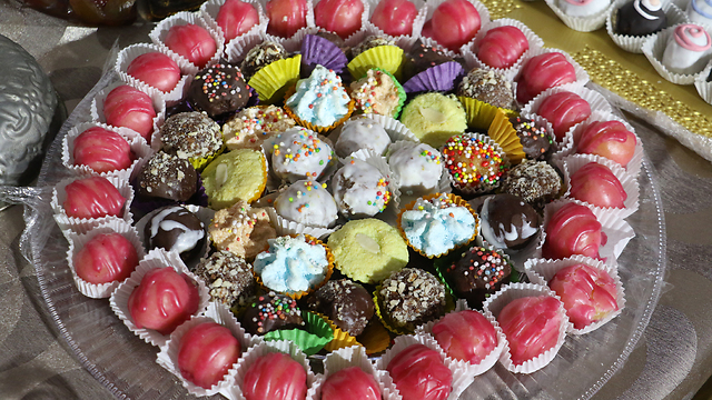 Mimouna sweets (Photo: Shaul Golan)