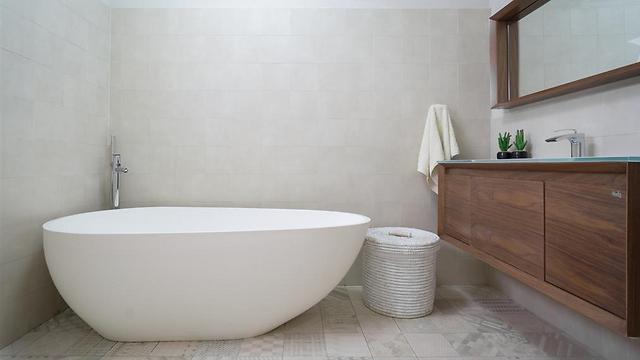 אמבטיה מהחלומות של בעלת הבית (צילום : ליאור שניידר) (צילום : ליאור שניידר)