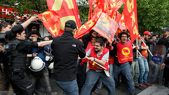העימותים באיסטנבול (צילום: EPA) (צילום: EPA)