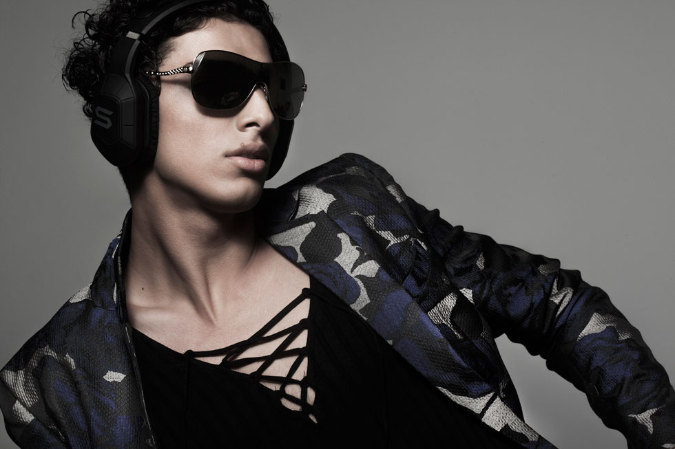 חליפה, רנואר; בגד גוף, H&M; משקפי שמש, אמיליו פוצ'י בלוכסויז'ן (צילום: טינו ואקה)