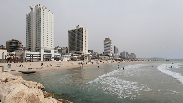 מעונן בחוף תל אביב (צילום: ירון ברנר) (צילום: ירון ברנר)